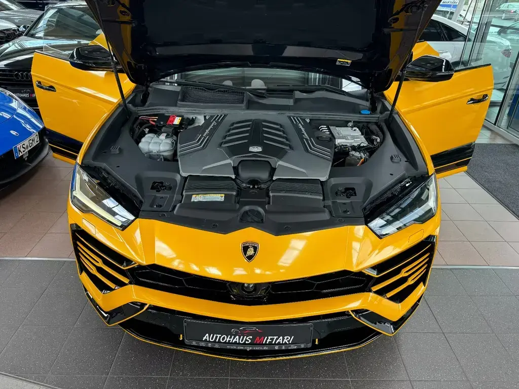 Main__Slider__Photo:Lamborghini Urus Carbon Q-Citura Pano B&O HUD Ambiente 23" 07/2022-1