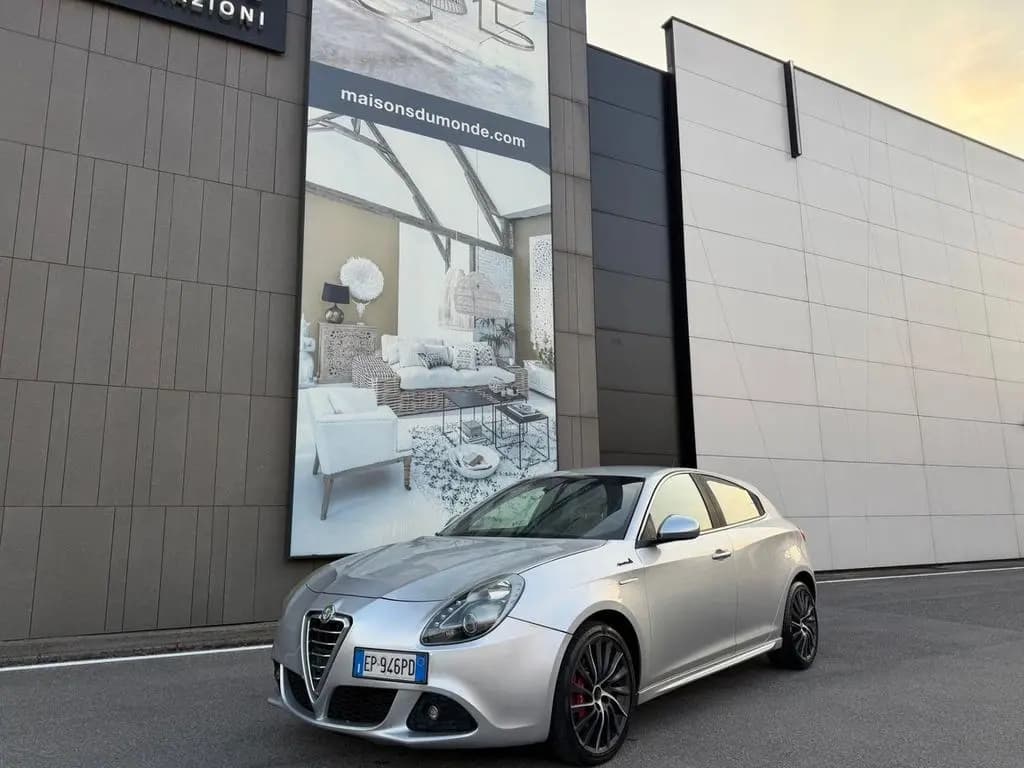 Main__Slider__Photo:Alfa Romeo Giulietta 1.6 JTDm-2 105 CV Exclusive 01/2013-0