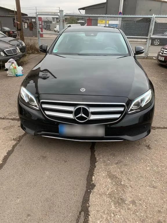 Main__Slider__Photo:Mercedes-Benz E-Class E200 08/2017-0