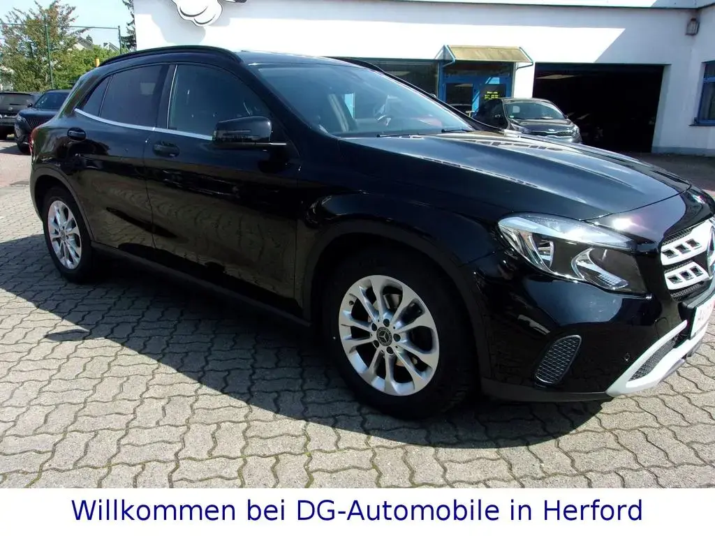 Main__Slider__Photo:Mercedes-Benz GLA-Class 180 Style,Klima,Navi,Tel,Winterpak,Pdc v+h 03/2019-1
