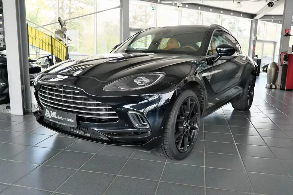 Main__Slider__Photo:Aston Martin DBX 4.0 V8 Sitzbelüftung Bi-Color DeutschesFZ 09/2021-0