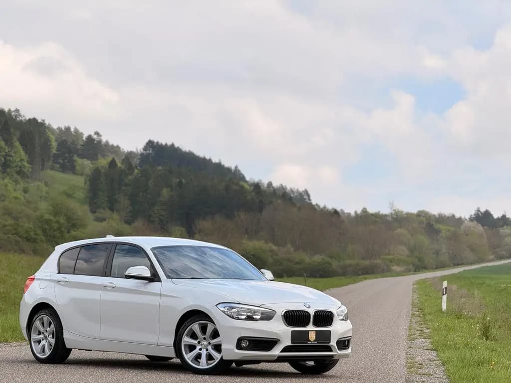 Main__Slider__Photo:BMW 1 Series 118 i Advantage/Navi/PDC/SHZ/Alu/M-Lenkrad/Bluet 02/2019-0
