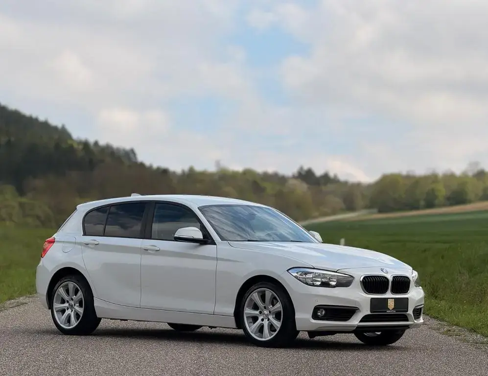 Main__Slider__Photo:BMW 1 Series 118 i Advantage/Navi/PDC/SHZ/Alu/M-Lenkrad/Bluet 02/2019-1