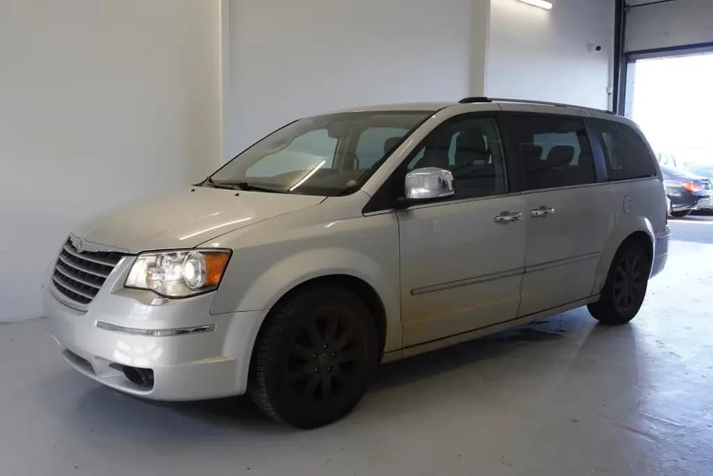 Main__Slider__Photo:Chrysler Grand Voyager 3,8I LIMITED AUT. 03/2009-0