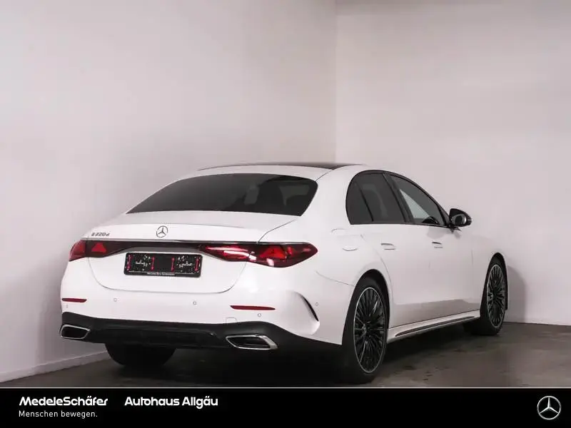 Main__Slider__Photo:Mercedes-Benz E 220 d AMG Night 20" Fahr-Assi Pano AHK 360° 01/2025-1