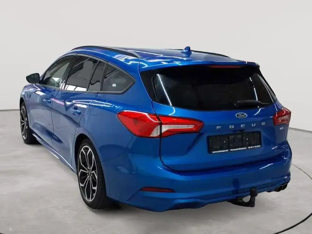 Main__Slider__Photo:Ford Focus Turnier 1.0 EcoBoost Hybrid 01/2022-1