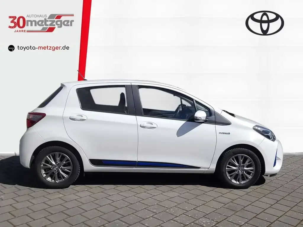 Main__Slider__Photo:Toyota Yaris Hybrid 1.5l Comfort +Kamera +Sitzheizung + 10/2017-1