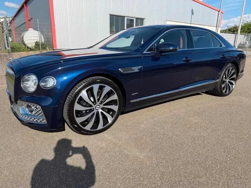 Main__Slider__Photo:Bentley Flying Spur Hybrid AZURE Touring Naim 12/2022-1