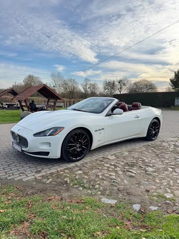 Main__Slider__Photo:Maserati GranCabrio 4.7 V8 Einwandfreier Zustand 01/2015-0