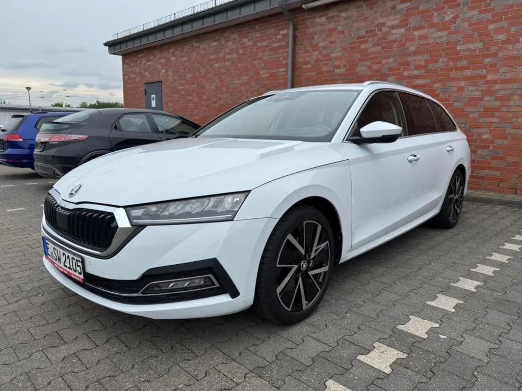 Main__Slider__Photo:Skoda Octavia 1.5 TSI ACT FIRST EDITION COMBI FIRS... 07/2020-0