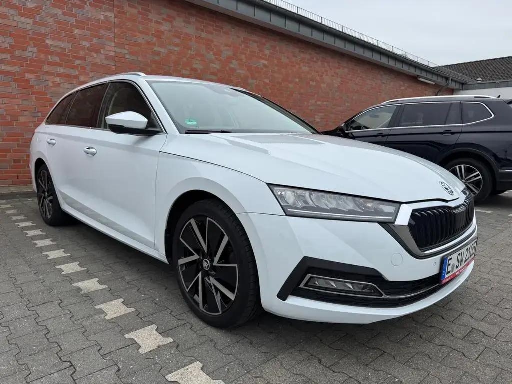 Main__Slider__Photo:Skoda Octavia 1.5 TSI ACT FIRST EDITION COMBI FIRS... 07/2020-1