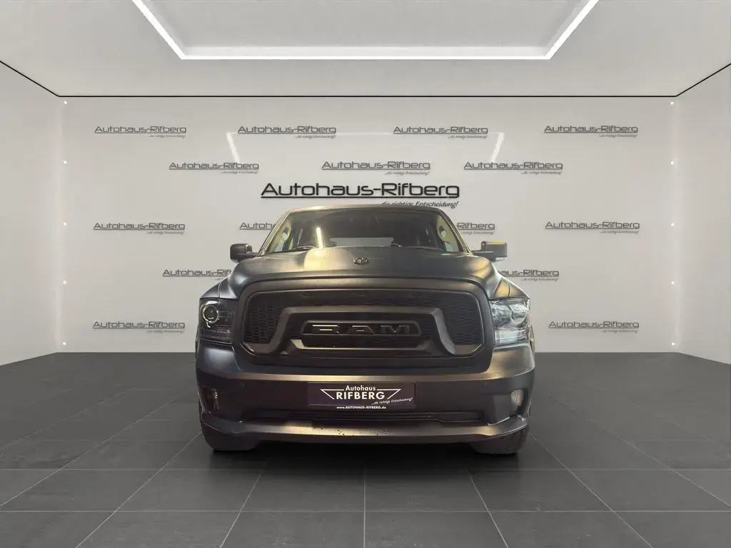 Main__Slider__Photo:Dodge RAM 4X4 DOKA Leder/keyless/Kamera/AHK/FoliertGrü 02/2020-1