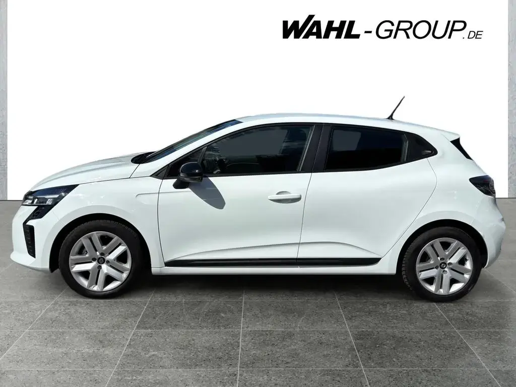 Main__Slider__Photo:Renault Clio 1.6 E-TECH 145 Hybrid Evolution 04/2024-1