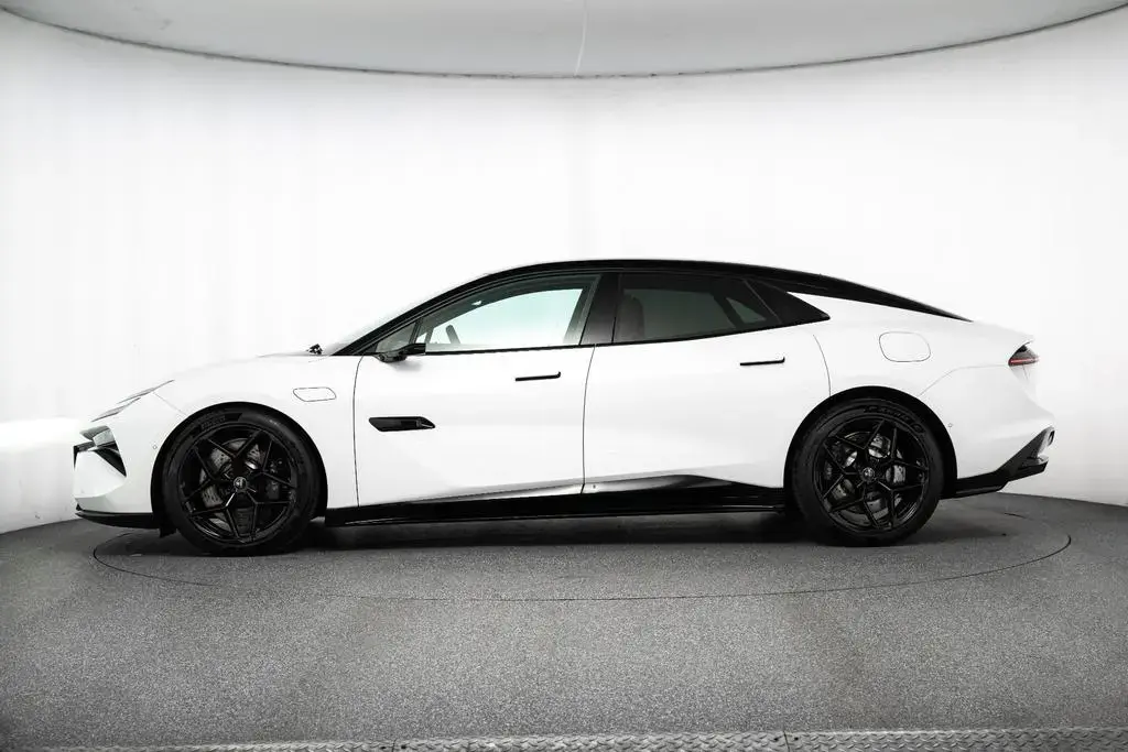Main__Slider__Photo:Lotus Emeya 600 Sport SE AWD 102kWh DYNAMIC ACTIVE AER 09/2024-1