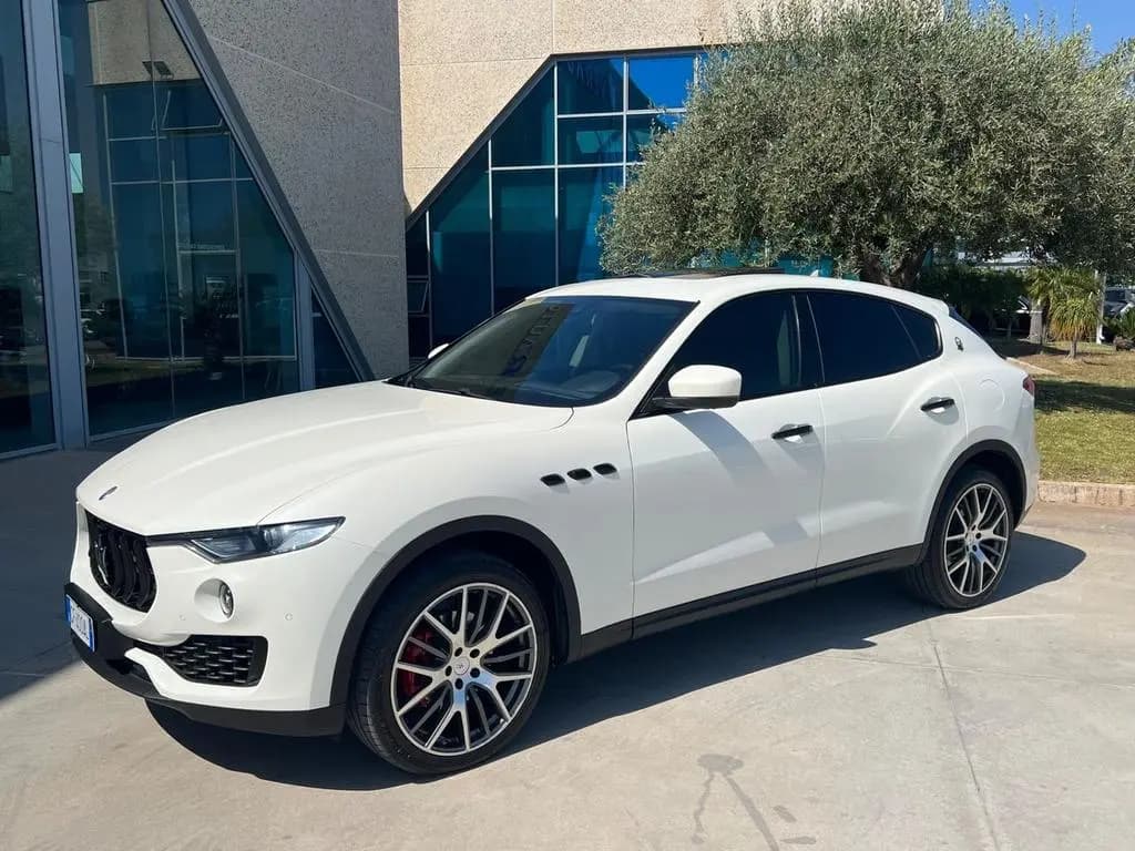 Main__Slider__Photo:Maserati Levante V6 Diesel 275 CV AWD 02/2017-0