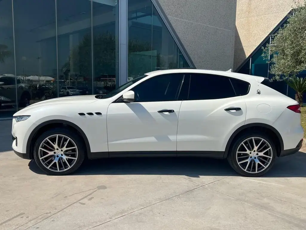 Main__Slider__Photo:Maserati Levante V6 Diesel 275 CV AWD 02/2017-1