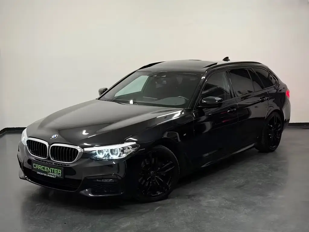 Main__Slider__Photo:BMW 5 Series 520d M-PAKET PANO/R-KAM/L-HZG/VIRTUAL/AMBIENTE 11/2018-1