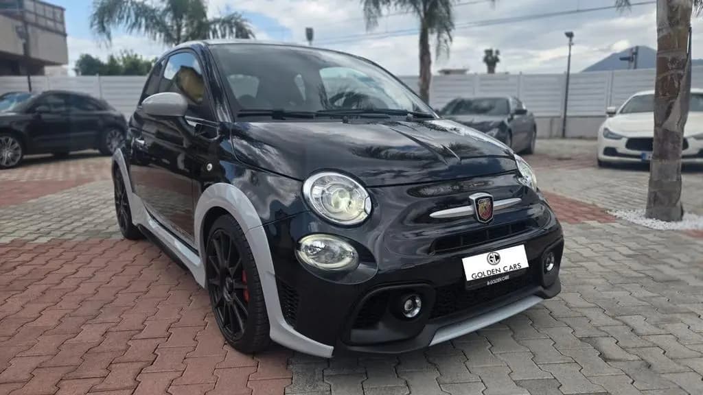 Main__Slider__Photo:Abarth 695 1.4 t-jet 70th 180CV Anniversario Led 02/2020-0