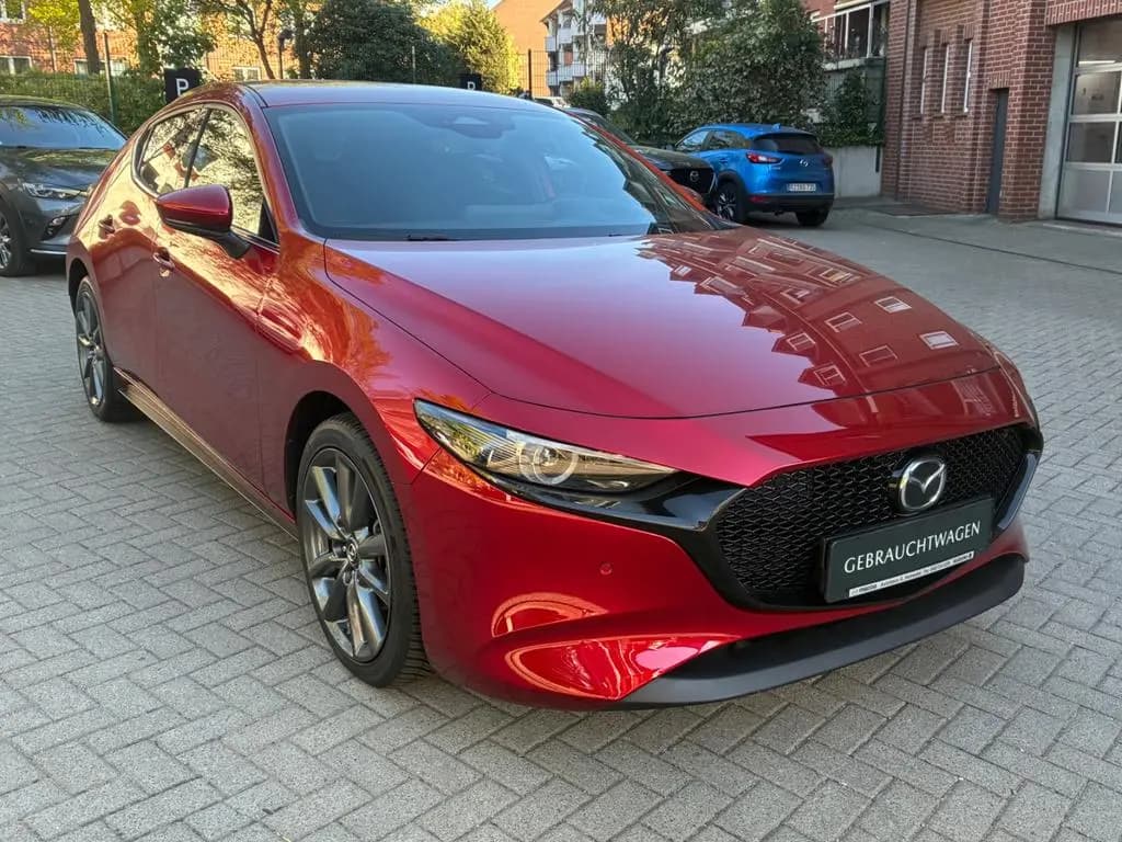 Main__Slider__Photo:Mazda 3 2.5 e-SKYACTIV-G Centre-line DESIGN-PAKET AT 01/2025-0