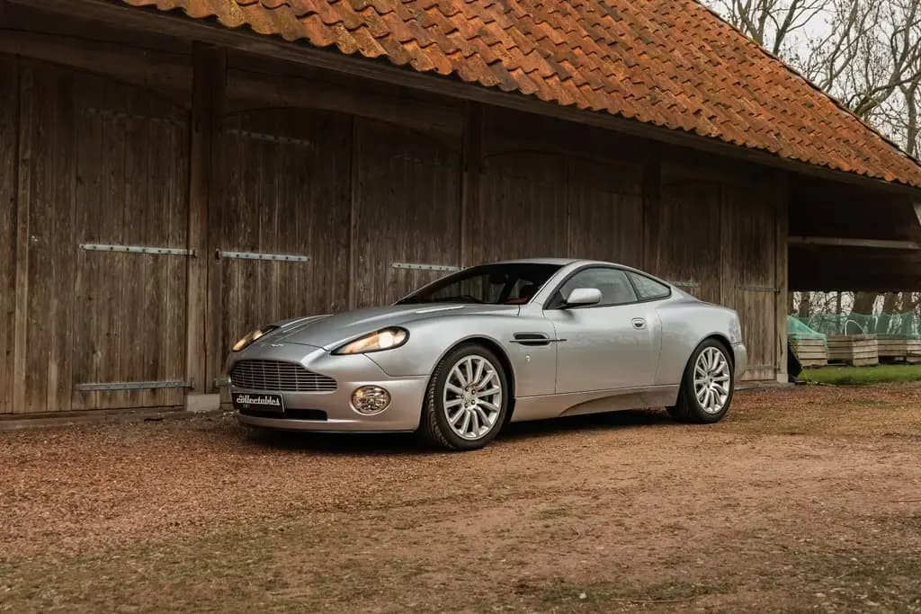 Main__Slider__Photo:Aston Martin Vanquish V12 Vanquish 06/2003-0