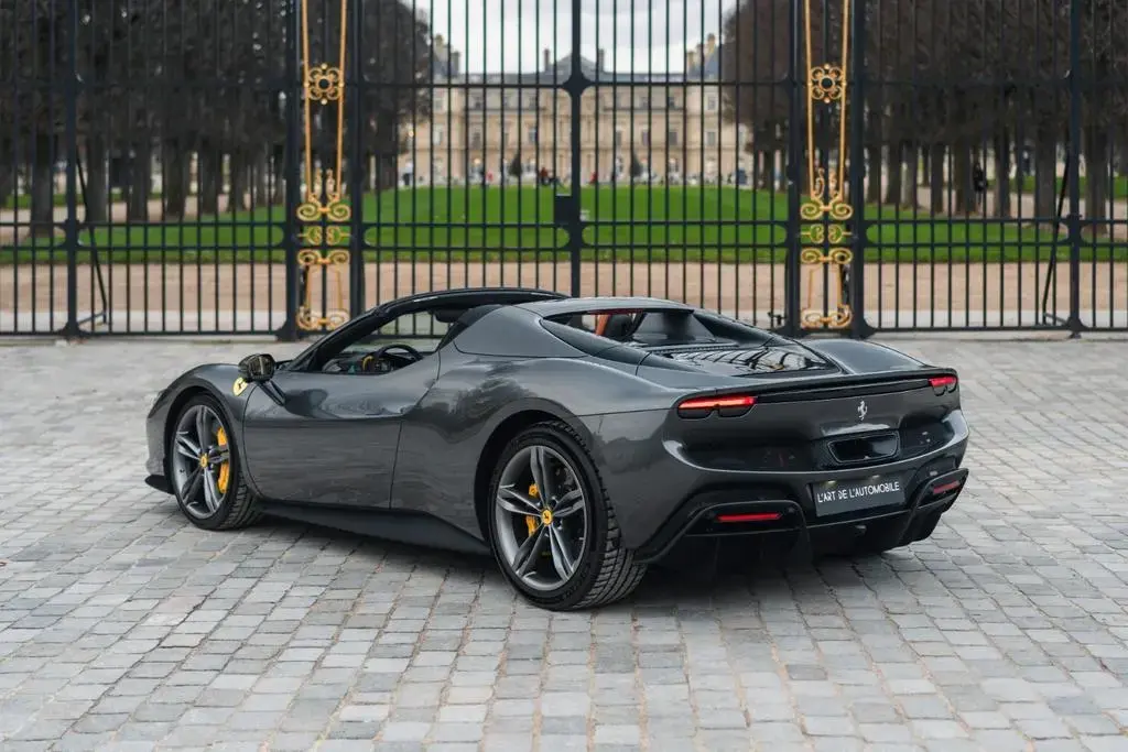 Main__Slider__Photo:Ferrari 296 GTS - Grigio Silverstone/Cuoio, 3 200 km 05/2024-1