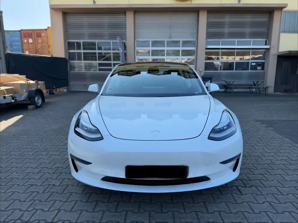 Main__Slider__Photo:Tesla Model 3 Long Range Dual AWD Glasdach Autopilot 03/2020-1
