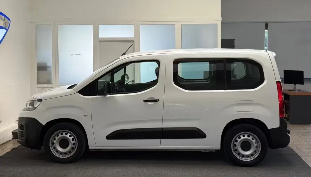 Main__Slider__Photo:Citroën Berlingo Live M/Zahnriemen Neu/Anhängerkupplung 04/2021-1