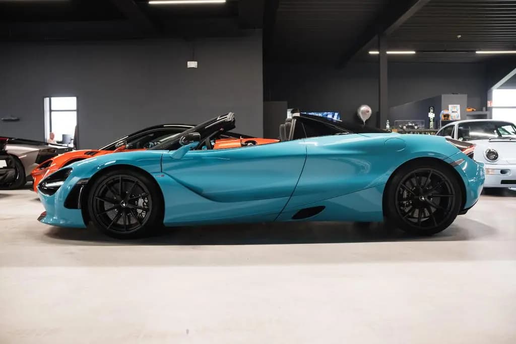 Main__Slider__Photo:McLaren 720S Spider-B&W-McLaren Perf. Plus Pack-Steuer! 05/2022-0