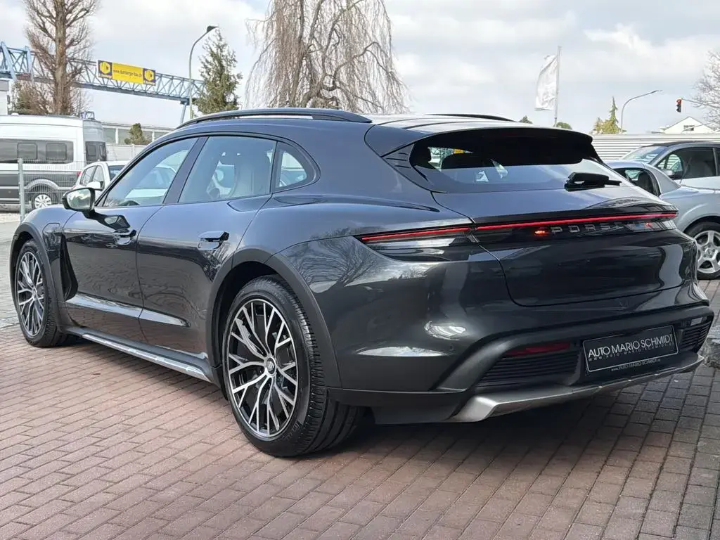 Main__Slider__Photo:Porsche Taycan 4 Cross Turismo*Beifahrerdisplay*Approved 06/2023-1