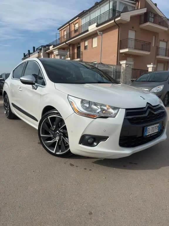 Main__Slider__Photo:DS Automobiles DS4 Ds DS4 4 2.0 HDi 160 Sport Chic 02/2012-0