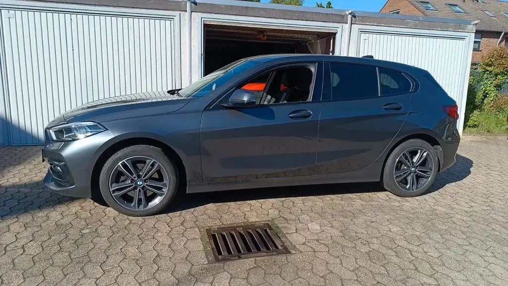 Main__Slider__Photo:BMW 118 i F40 * Sport Line * AHK * 8-fach bereift 11/2019-1