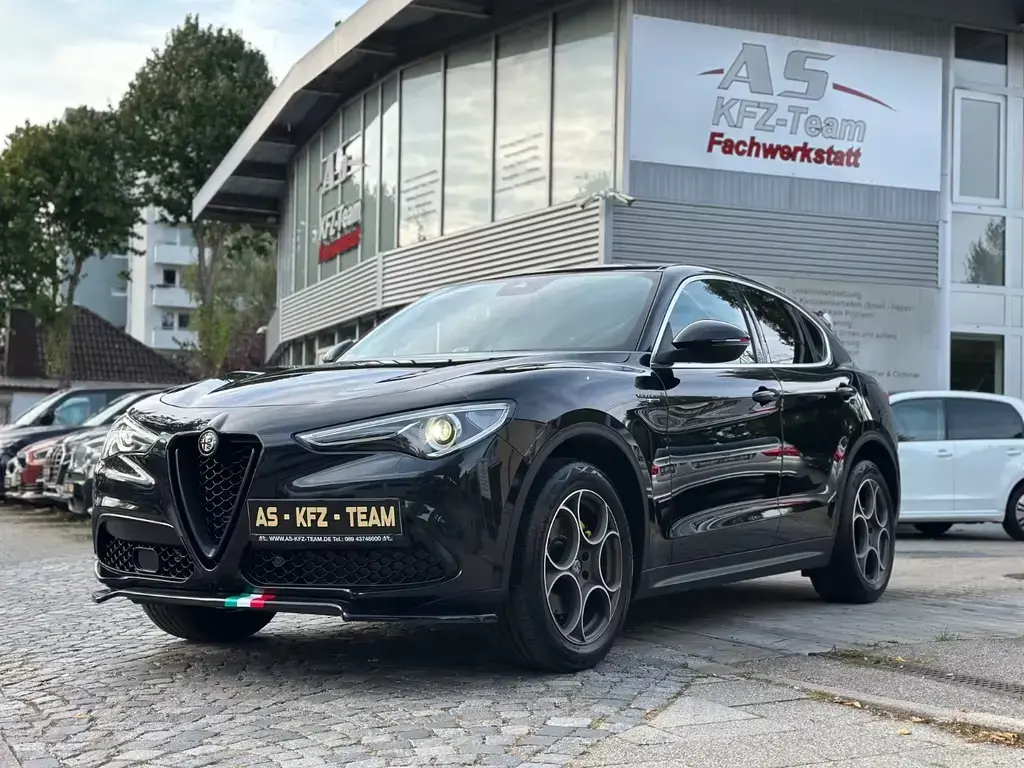 Main__Slider__Photo:Alfa Romeo Stelvio Super Q4 2,0 Ben 280 Ps Led Acc Kamera 07/2021-1