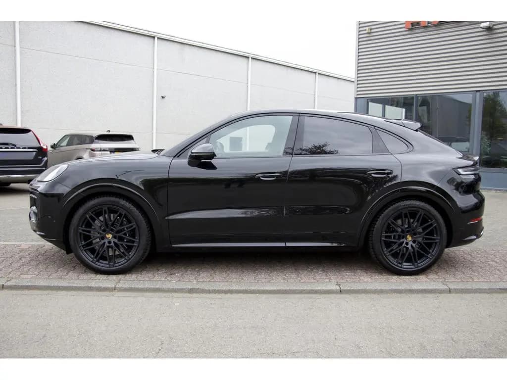 Main__Slider__Photo:Porsche Cayenne GTS Coupe InnoDrive HUD AHK HA-Lenkung 1 11/2024-0