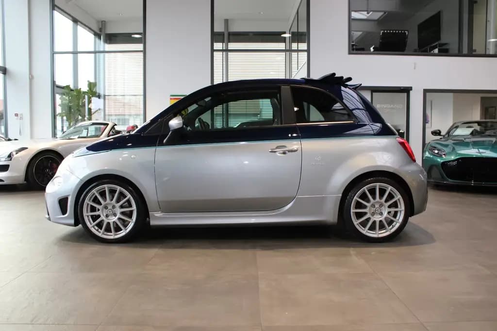 Main__Slider__Photo:Abarth 695C RIVALE AUTOMATIK 175TH ANNIVERSARY TWO-TONE 01/2019-0