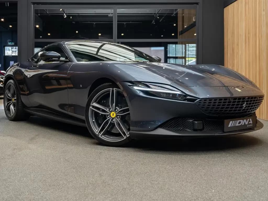 Main__Slider__Photo:Ferrari Roma JBL Passenger Display 3.9 V8 HELE Keramisch 08/2020-0