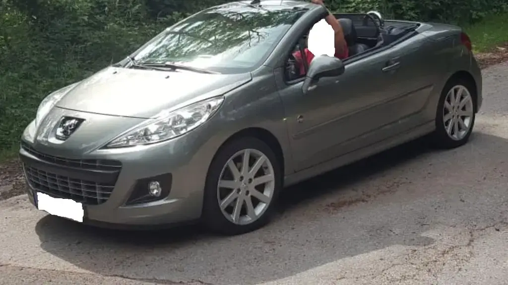 Main__Slider__Photo:Peugeot 207 CC Roland Garros 120 Roland Garros 10/2011-1