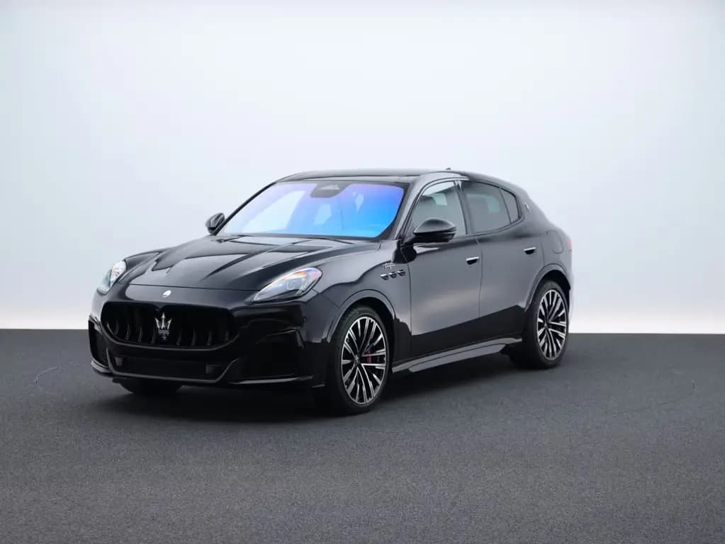 Main__Slider__Photo:Maserati Grecale Trofeo 21" Carbon 360 Kamera 03/2023-0