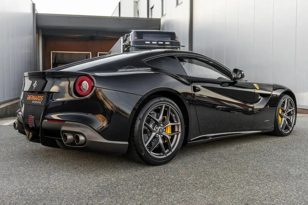 Main__Slider__Photo:Ferrari F12 Berlinetta - Nero Daytona - Carbon LED - JBL 03/2014-0