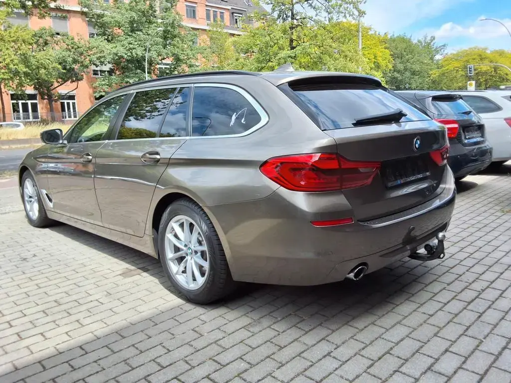Main__Slider__Photo:BMW 5 Series 520 DA Touring Automatik,Pano,Navi, 04/2019-1