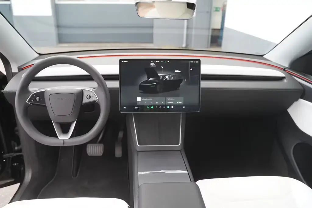 Main__Slider__Photo:Tesla Model Y Premium Long Range Juniper AWD  *innen w 05/2025-1
