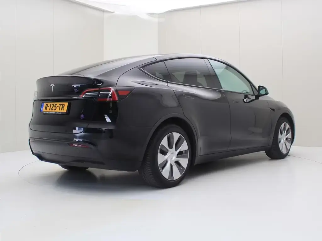 Main__Slider__Photo:Tesla Model Y Standard RWD Plus 351pk AMD RYZEN [ LFP 12/2022-1