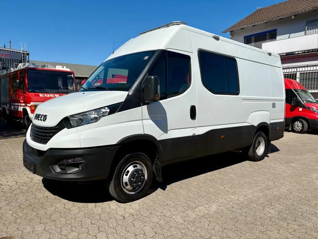 Main__Slider__Photo:Iveco Daily Kasten 35C18 V 12.900 km H3L3 07/2022-0