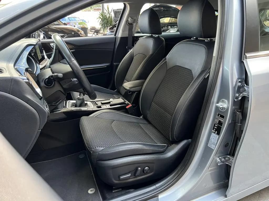 Main__Slider__Photo:Kia Ceed Sportswagon Spirit Carplay Navi Kamera DAB 05/2019-0
