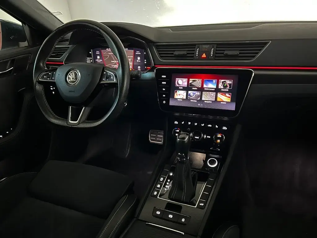 Main__Slider__Photo:Skoda Superb Combi SPORTLINE/LED/STHZ/AHK/ACC/VRTL 07/2019-1