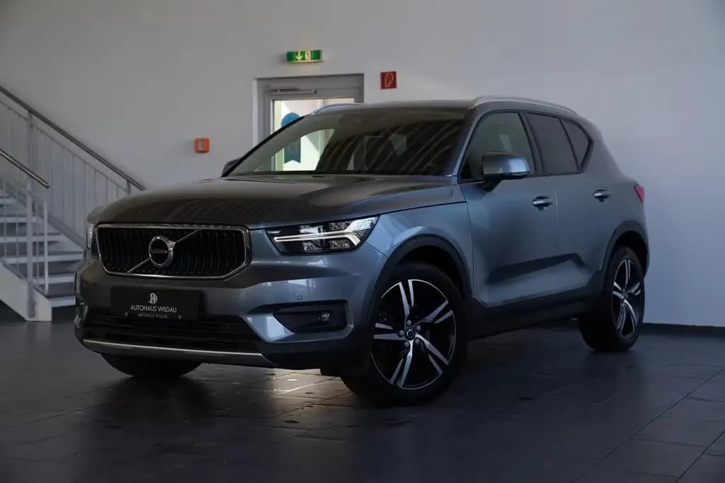 Main__Slider__Photo:Volvo XC40 Momentum AWD 08/2018-0