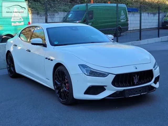 Main__Slider__Photo:Maserati Ghibli 3,0 V6 D Leder+Schiebdach+360°+Carbon 08/2019-0