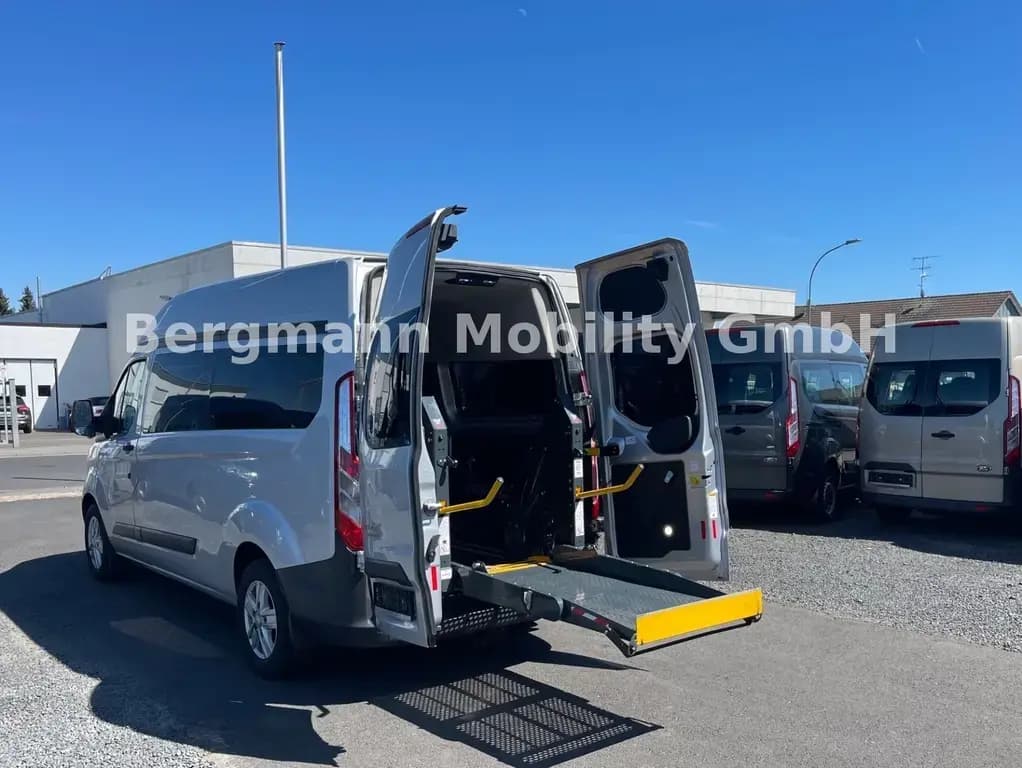 Main__Slider__Photo:Ford Transit Custom L2 H2 Lang Behindertengerecht Aut 10/2017-0