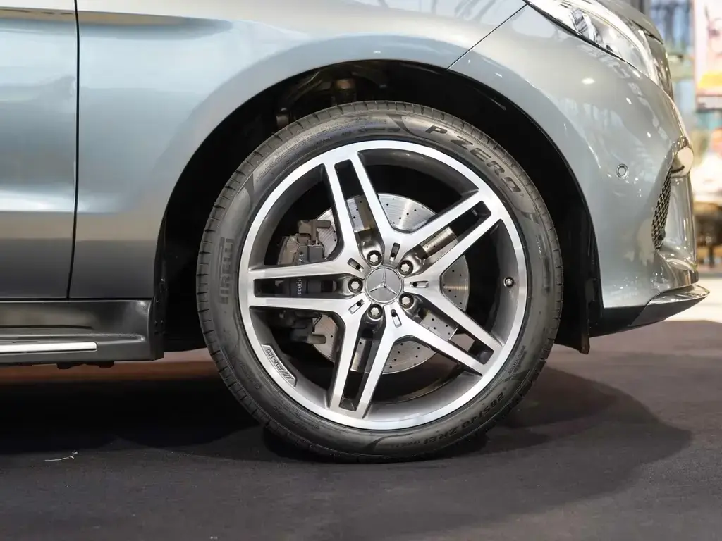 Main__Slider__Photo:Mercedes-Benz GLE-Class 400 4M AMG Line Pano AIRMATIC 360° COMAND 03/2018-1