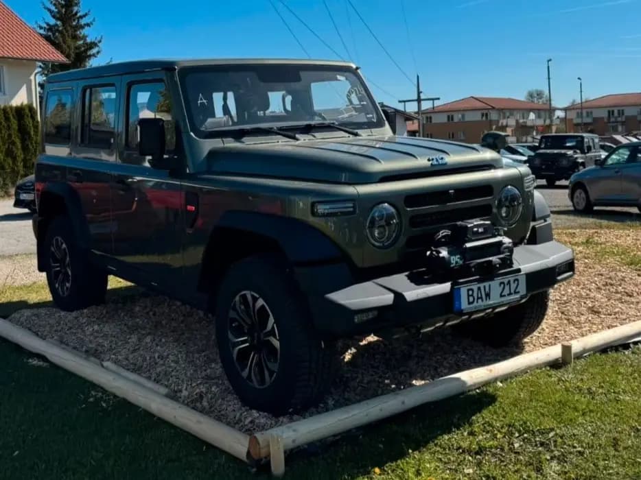 Main__Slider__Photo:BAW 212 ZF 8GangAutomatik,Offroader,LED,Seilwinde,Leder null-0