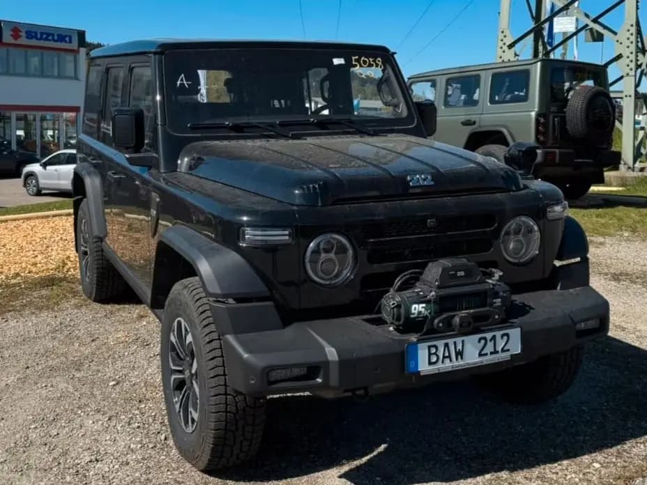 Main__Slider__Photo:BAW 212 ZF 8GangAutomatik,Offroader,LED,Seilwinde,Leder null-0